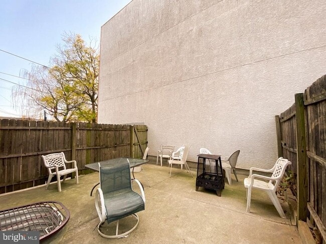 Building Photo - 1622 W Jefferson St