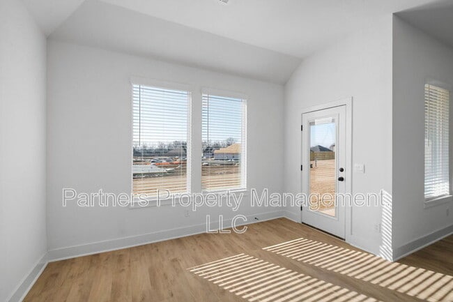 Building Photo - 411 W Taverner Xing