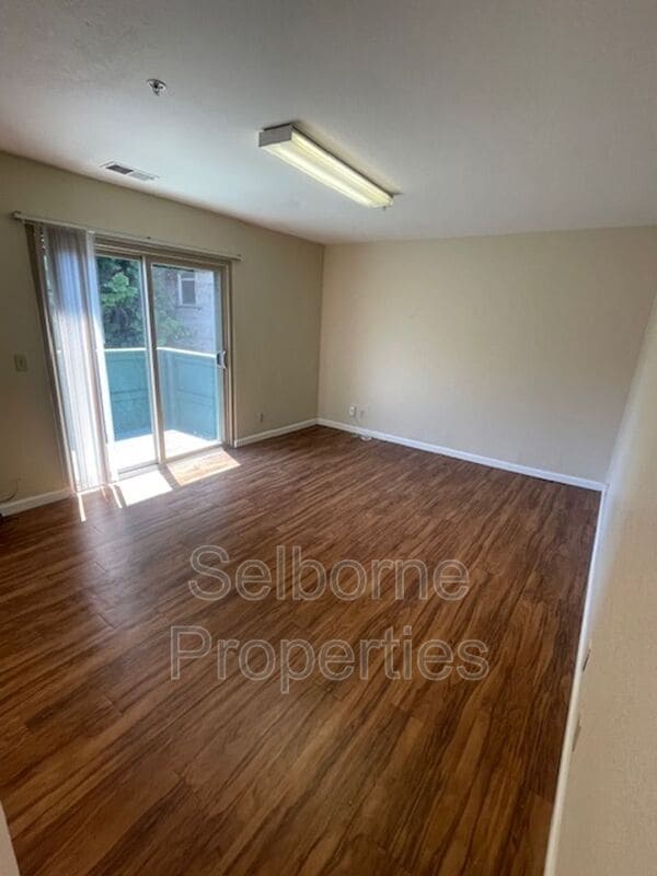 Building Photo - 524 41st St