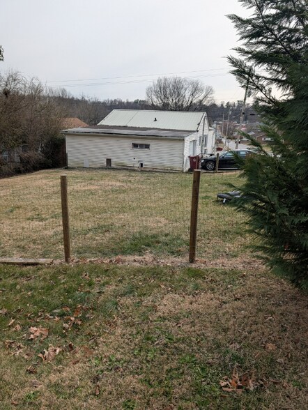 Building Photo - 1001 E Main St