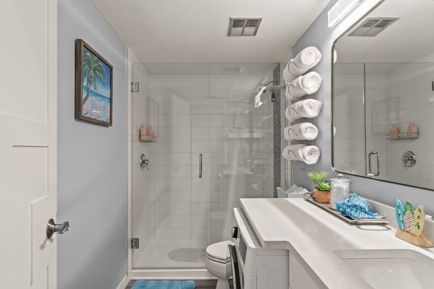 Building Photo - 1555 Tarpon Center Dr