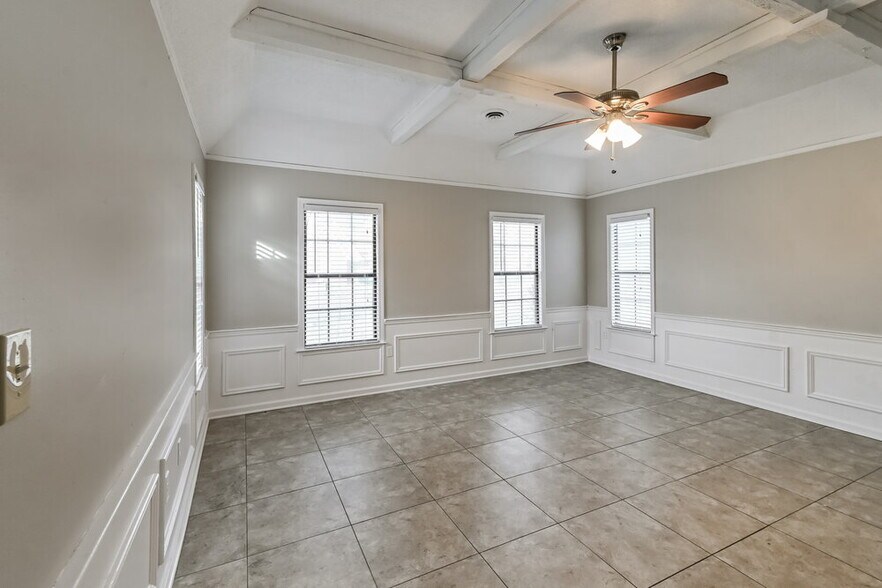 Building Photo - 5100 Barkshire Dr