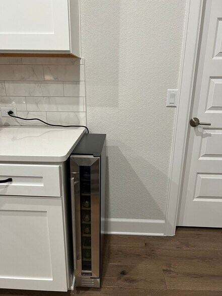 Wine Refrigerator - 209 Cruising Oak St