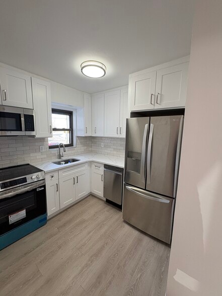 Building Photo - 136 Albany Blvd