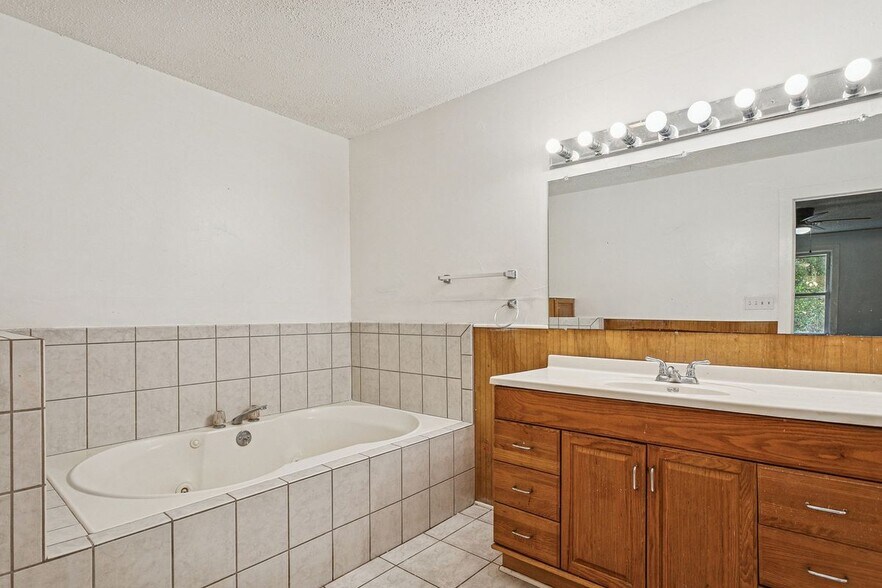 Building Photo - 67425 Salt Lick Ln