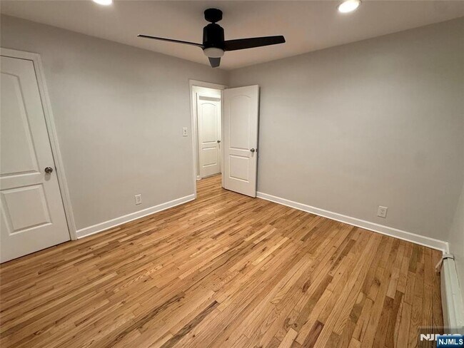 Building Photo - 2 Woodside Ave