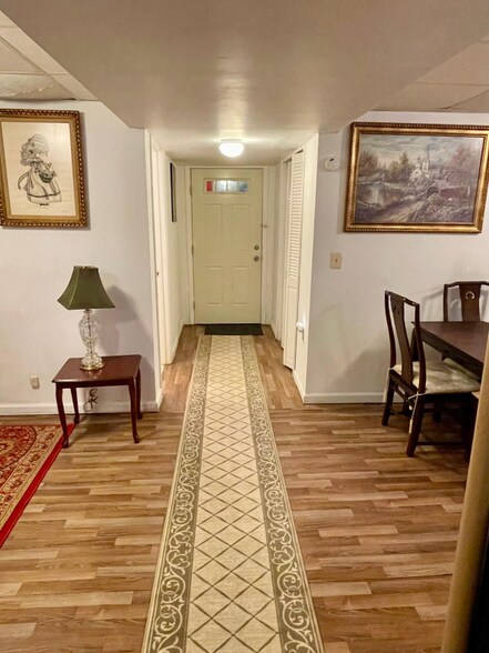 Building Photo - 429 W Lawrence St