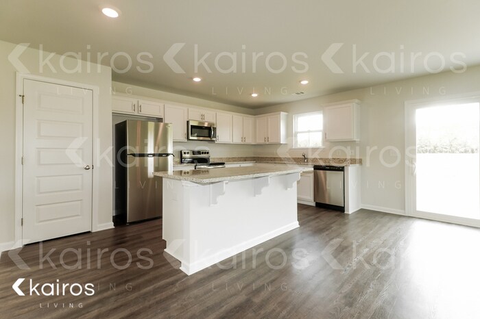 Building Photo - 210 Western Red Cedar Dr