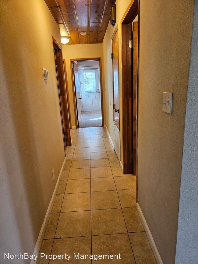 Building Photo - 3 br, 2 bath House - 19352 Deer Hill Rd