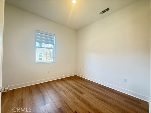 Building Photo - 301 Shoveler