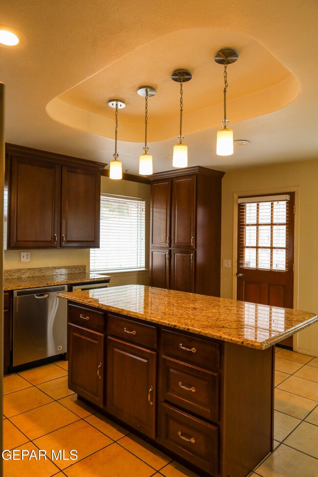 Building Photo - 5822 Beaumont Pl