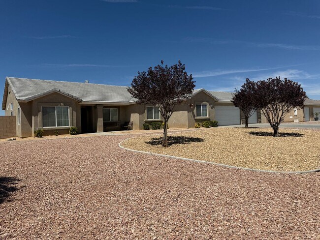 Building Photo - Beautiful Home In Apple Valley Vineyards-4...