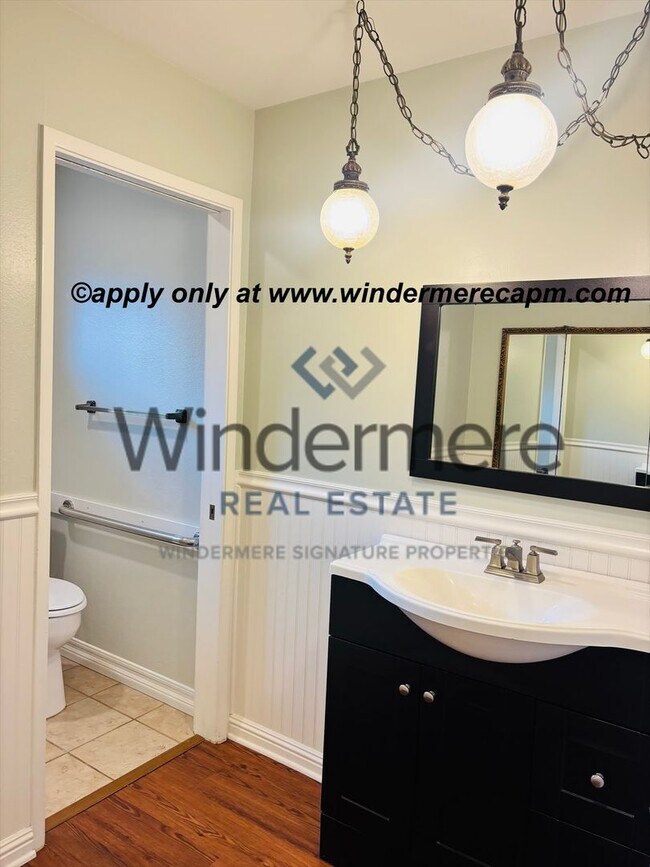 Building Photo - Beautiful 3-Bedroom Home in a Wonderful Fair Oaks Neighborhood!