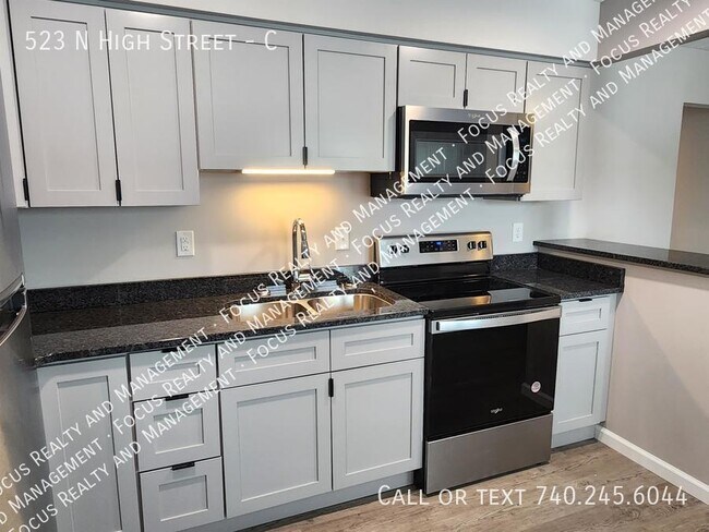 Building Photo - 523 N High St