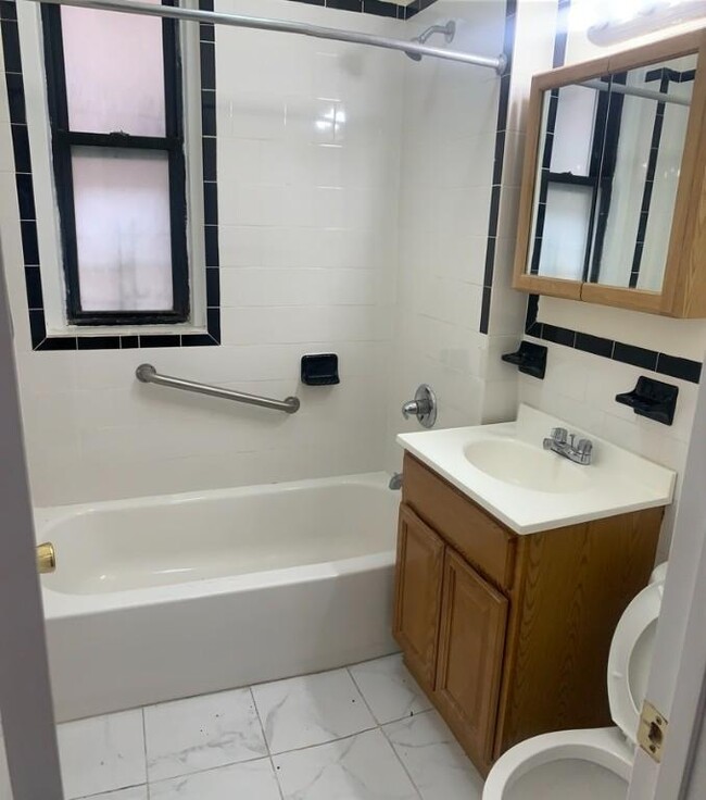 Building Photo - 2 bedroom in BRONX NY 10468