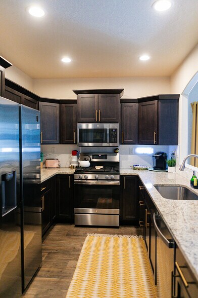 Building Photo - 6754 S Maverick Way