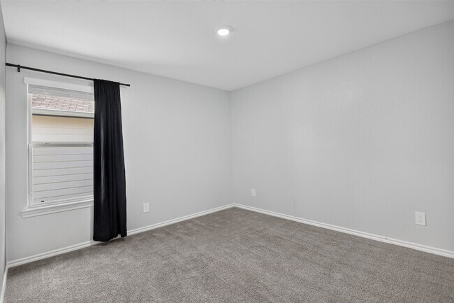 Building Photo - 149 Boxwood Dr
