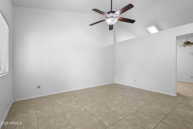 Building Photo - 5136 E Evergreen St