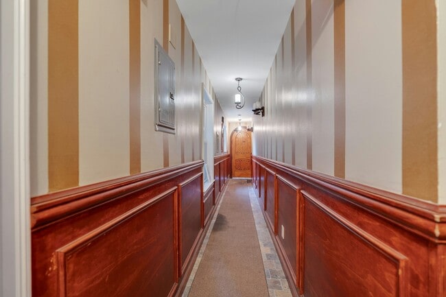 Building Photo - 439 2nd St