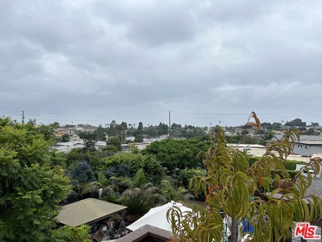 Building Photo - 1019 Camino Real