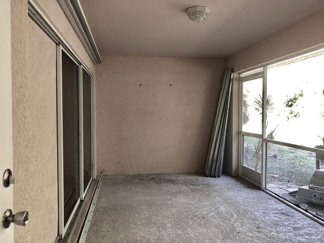 Building Photo - Experience this Large Cape Coral 3 bedroom 2 bath duplex with 1 car garage and screened in lanai.