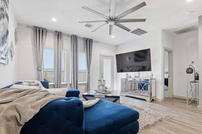 Building Photo - 14507 Rain Tree Dr