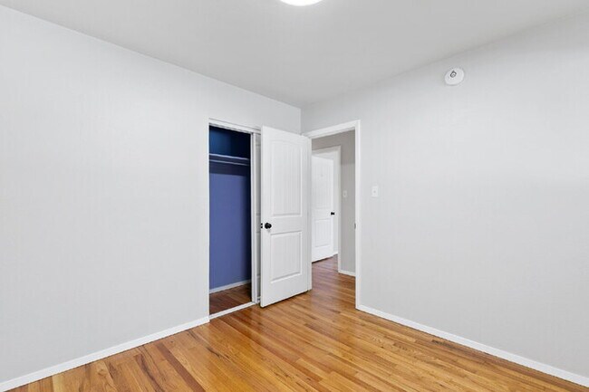 Building Photo - Central Location | 15 Min to Peterson, 20 ...