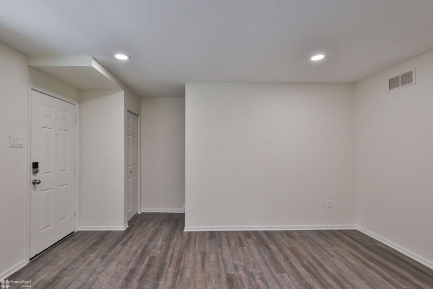 Building Photo - 305 S Warminster Rd