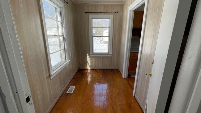 Building Photo - 2 Bedroom 1 Bath House