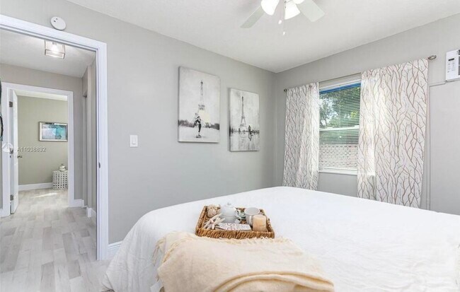 Building Photo - 221 C St