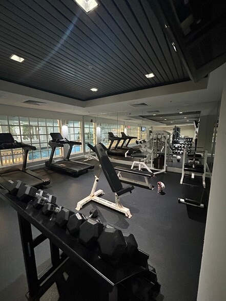 Building Photo - 1525 Boston Post Rd