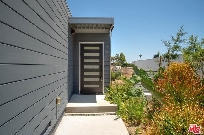 Building Photo - 3756 Brilliant Dr
