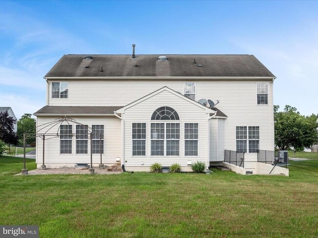 Building Photo - 207 MacKenzie Ln
