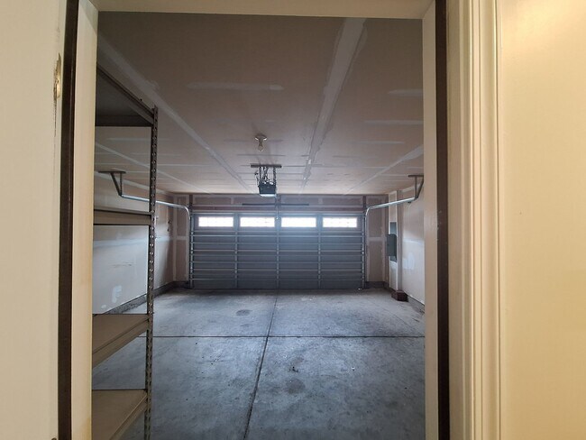 Building Photo - Wonderful Two Story Four Bedroom Home in Northeast Columbia!