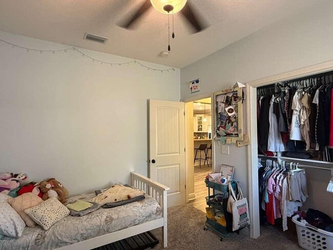 Building Photo - 703 Nutmeg Ave