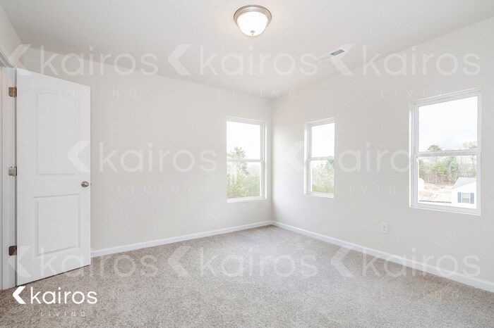 Building Photo - 2033 Country Pl