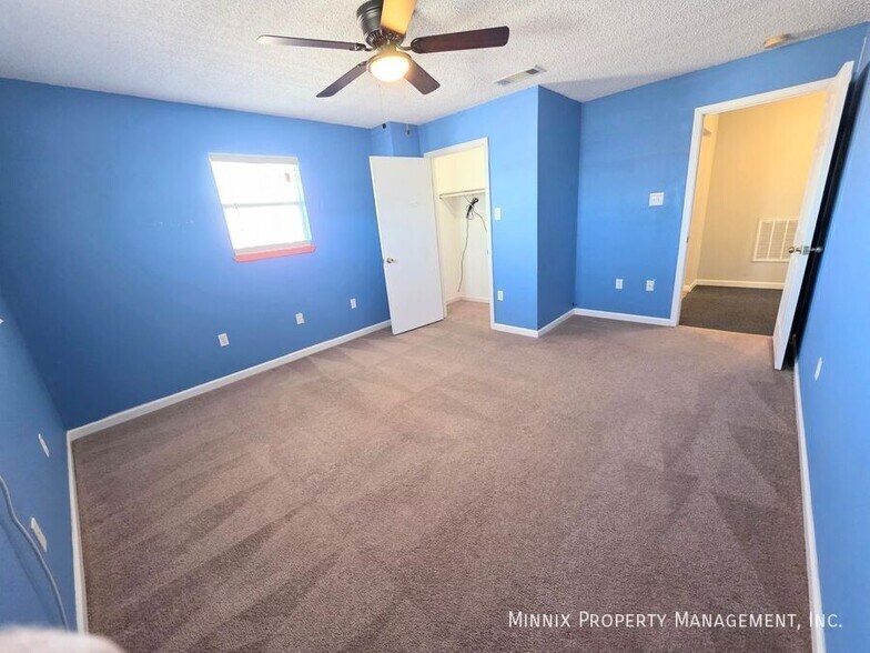 Building Photo - 1325 E Cowden Ave