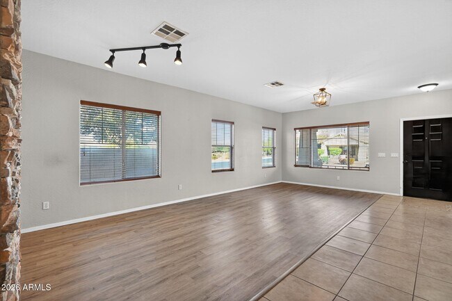 Building Photo - 939 E Sourwood Dr