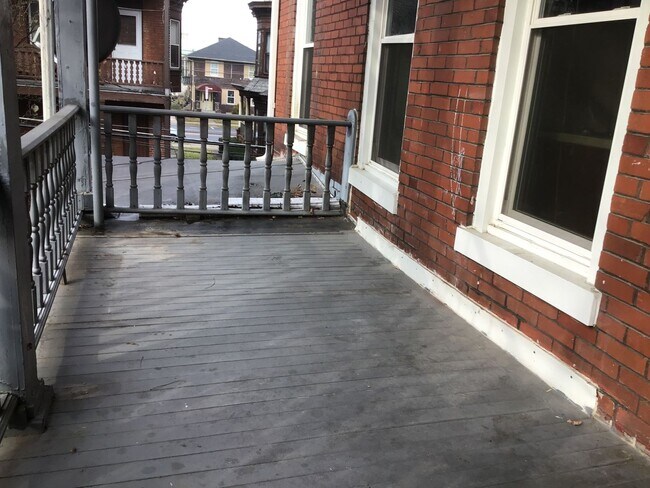 Building Photo - 215 Woodbine St