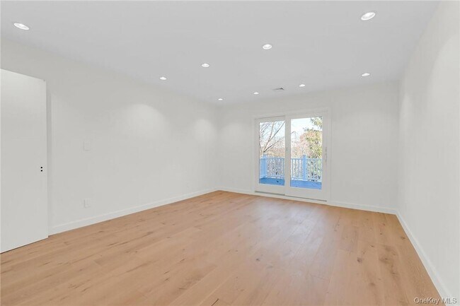 Building Photo - 225 Hilltop St