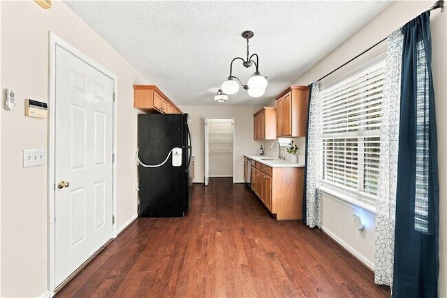 Building Photo - 28 Autumn Ridge Dr