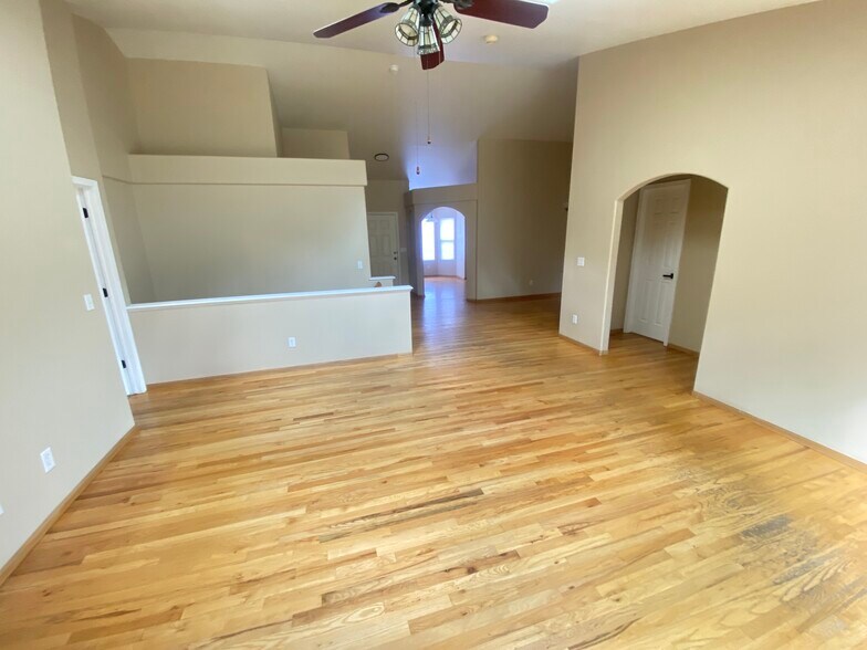 Building Photo - 1223 Gumwood Dr