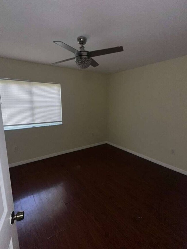 Building Photo - Move-In Ready 3BR/2BA Townhome in Florida City