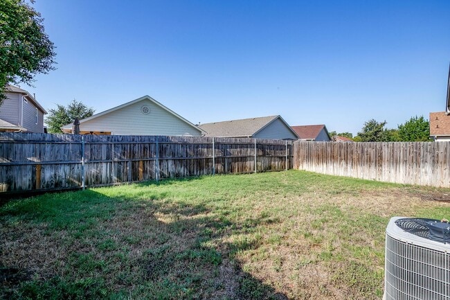 Building Photo - Amazing Rental Home- 3 Bed, 2 Bath Home in...