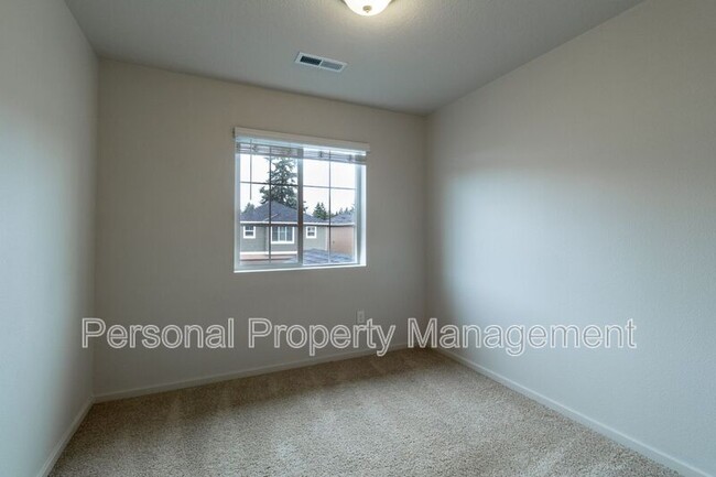 Building Photo - 744 NE 138th Pl
