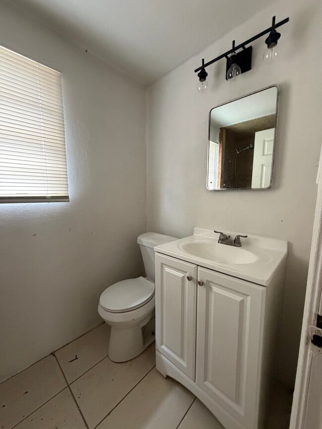 Building Photo - FOR RENT in Lafayette!