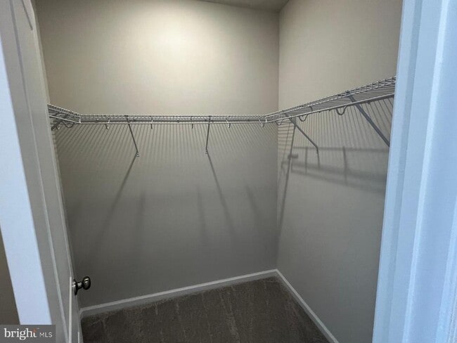 Building Photo - 400 Silver Birch Dr