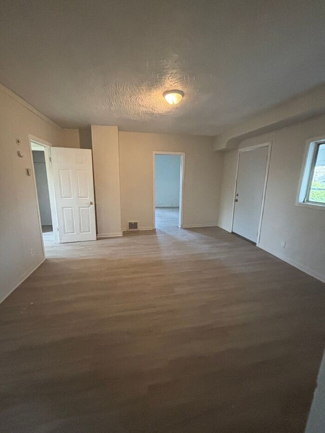 Building Photo - COZY 4 BEDROOM CAPE COD