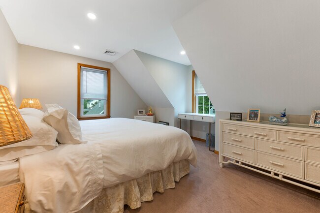 Building Photo - 26 Ferncroft Rd