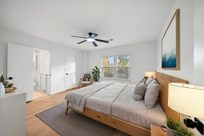 Building Photo - 9654 Westview Dr